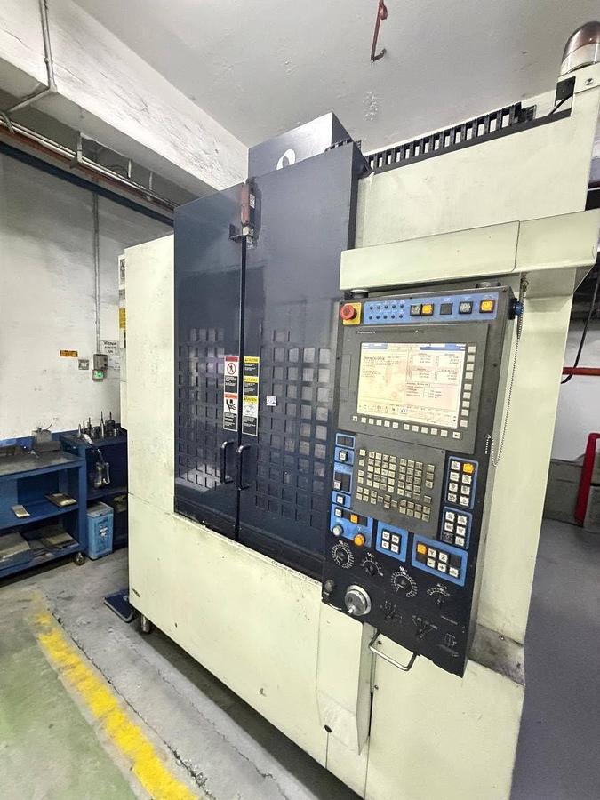 Used Used Makino E56 Machine Center