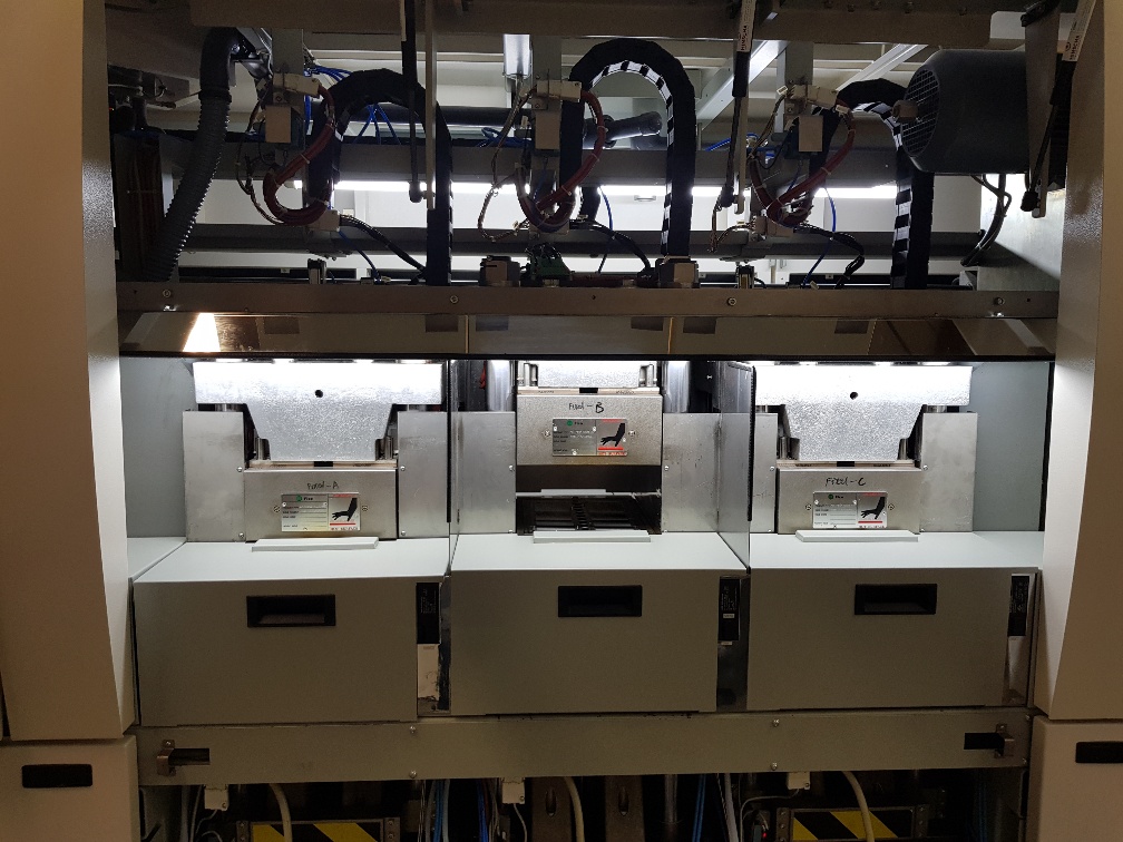 Used Lintec Rad2500 F12 Wafer Mounter