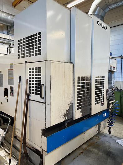 Used BRUGT VERTIKALT BEARBEJDNINGSCENTER FABR. OKUMA, MODEL MX-45 VAE