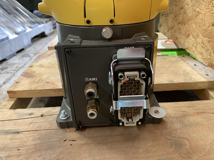 Used FANUC LR MATE 200iD/7H 5 AXIS CNC ROBOT WITH LR MATE R30iB CONTROLLER