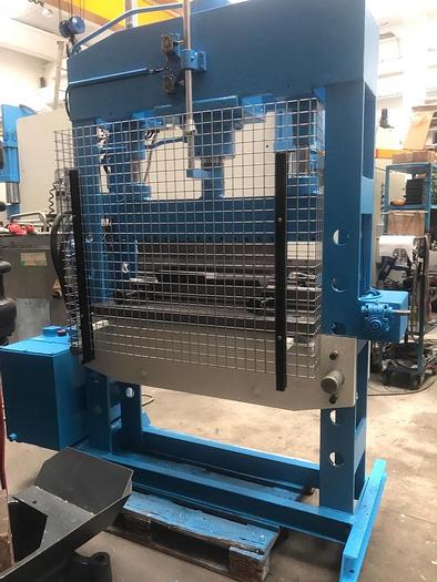 Usato PRESSA OMCN A PONTE 100 TON (BLU)