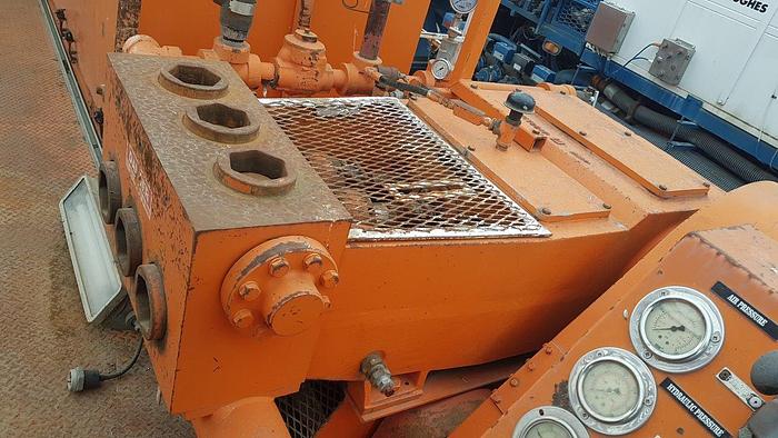 Used 2002 WELCAN 4 Axle Carrier Style Oilfield Pump / Kill Truck