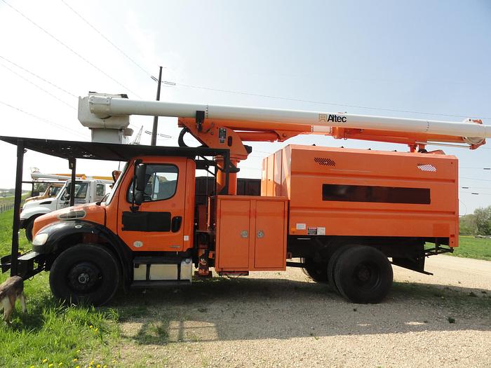 Used 2011 Freightliner / Altec BUSINESS CLASS M2 106 / LRV -55