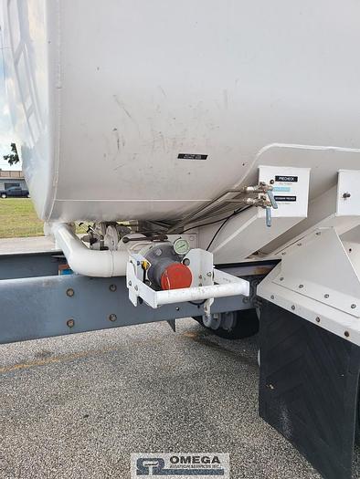 Used Unit #: 17261 - 5,000 Gallon Jet Fuel Truck (2005) (With Title)