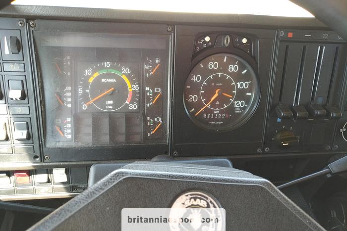 Used 1985 SCANIA P82 H 6X2 24 box lorry