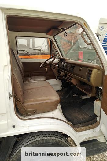 Used 1983 TOYOTA  Dyna BU30 300 6 tyres truck.