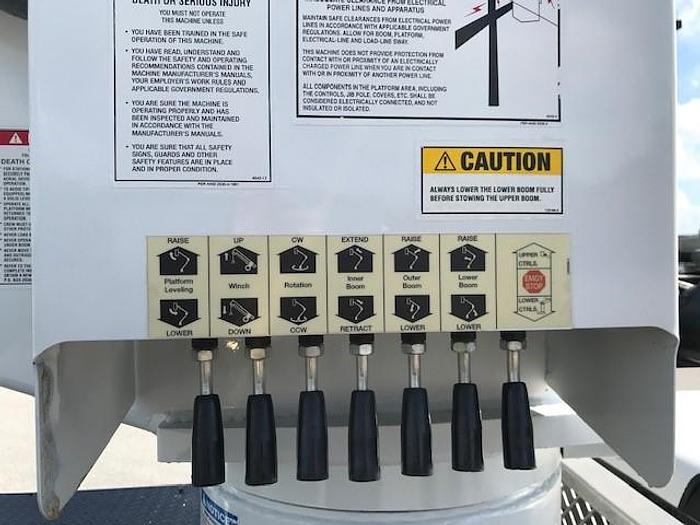 Used Versalift VST36I-MH 41ft Bucket Boom on a 2016 Ford F550 4x4 Reg Cab Truck - C605105