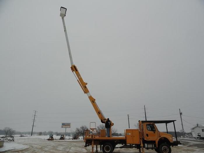 Used 2007 freightliner BUSINESS CLASS M2 106