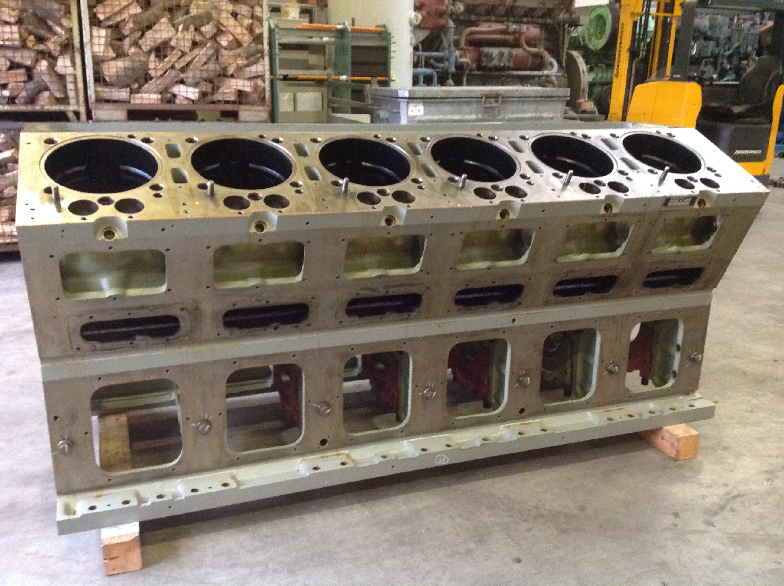 Used CYLINDER BLOCK DEUTZ SBV12M628