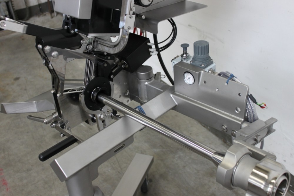 Used Polyclip pdc700 semi automatic double clipper.