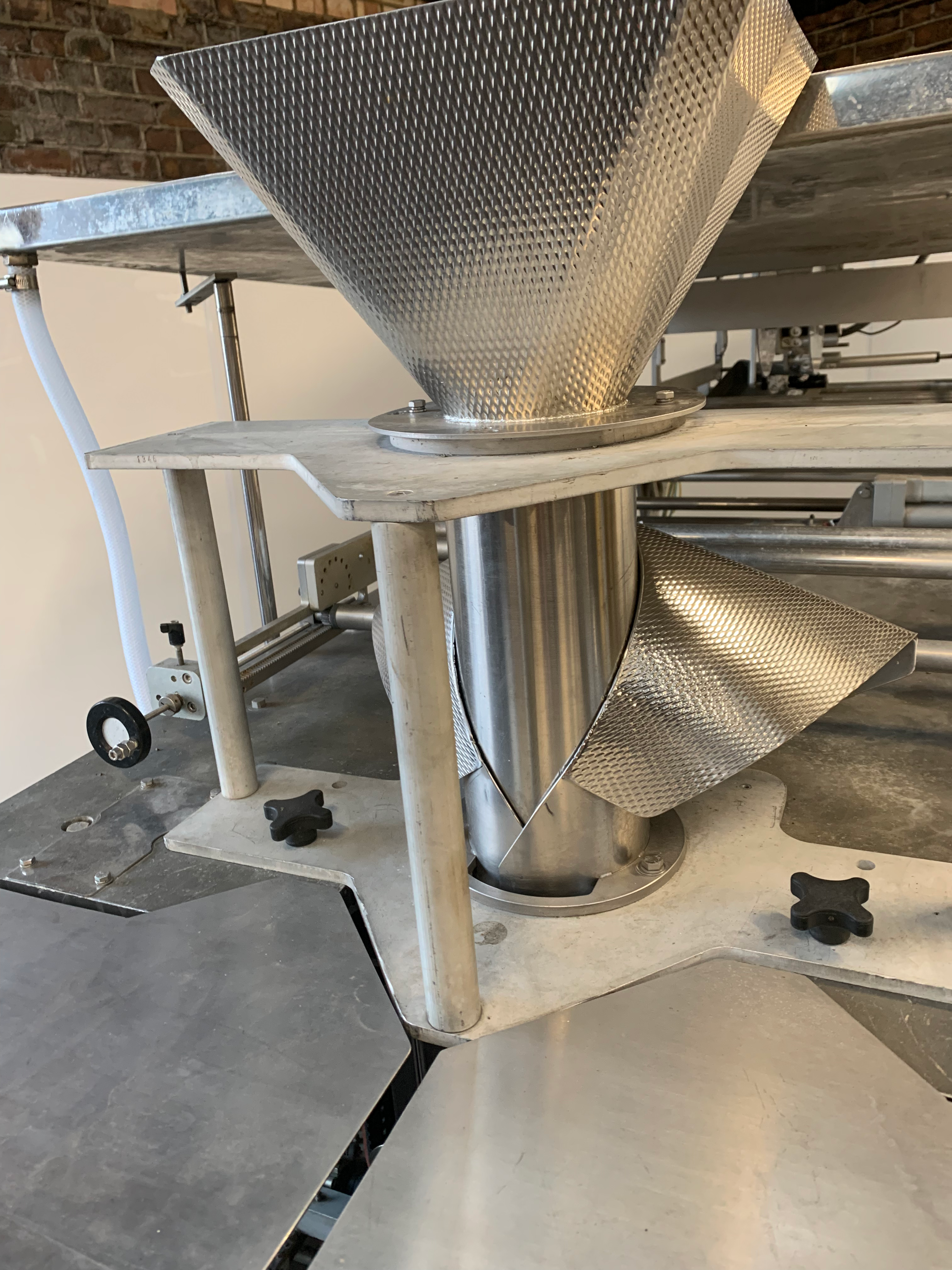 Used 2013 Hayssen Sandiacre Novus 350 VFFS