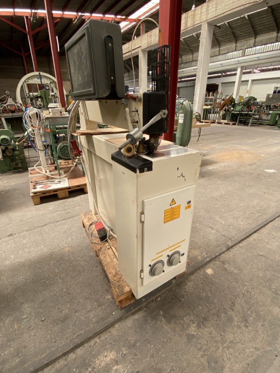 Usato 2002 Kuper FW/J-920 Giuntatrice per tranciati, impiallacciature, rimessi