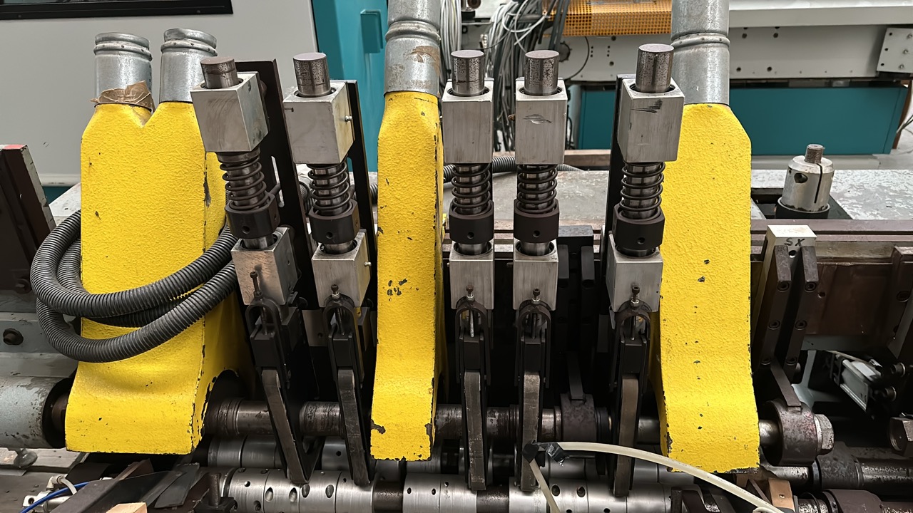 Usato 2000 Comec FGC/2 Fresatrice orizzontale automatica, con doppio caricatore e nastro di scarico pezzi