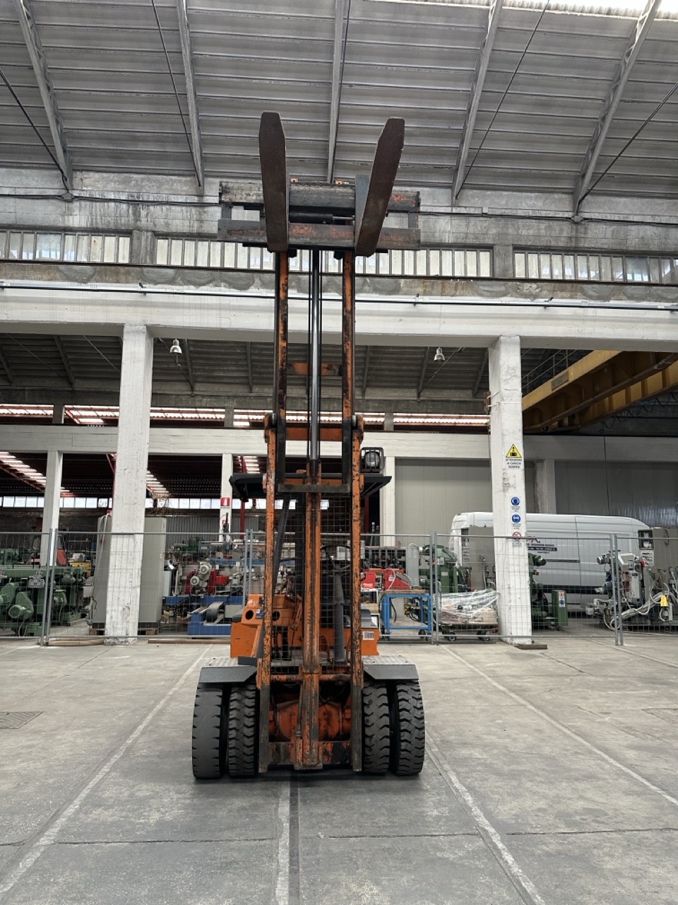 Usato 1990 Lugli 40C Sollevatore diesel, gemellato, con translatore