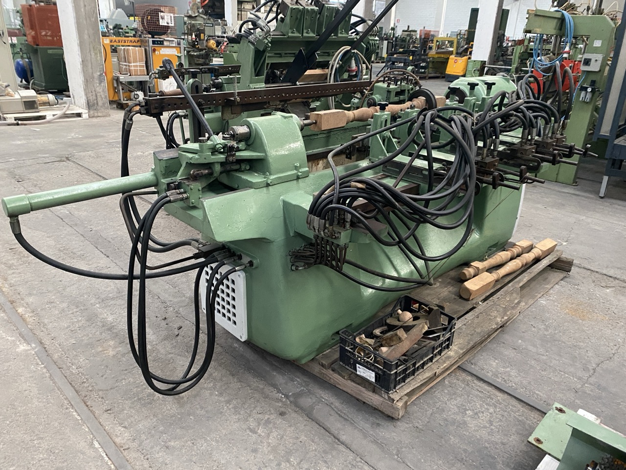 Ricondizionato Tornio per legno semi automatico marca Oma