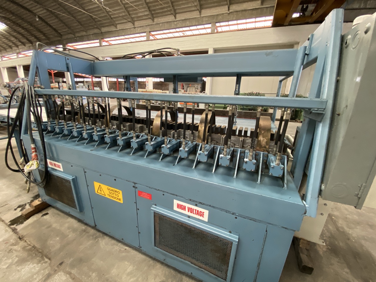 Usato L&L Machinery Inc GLU-ALL Pressa per listellare ad alta frequenza, piano mm. 2700x1300