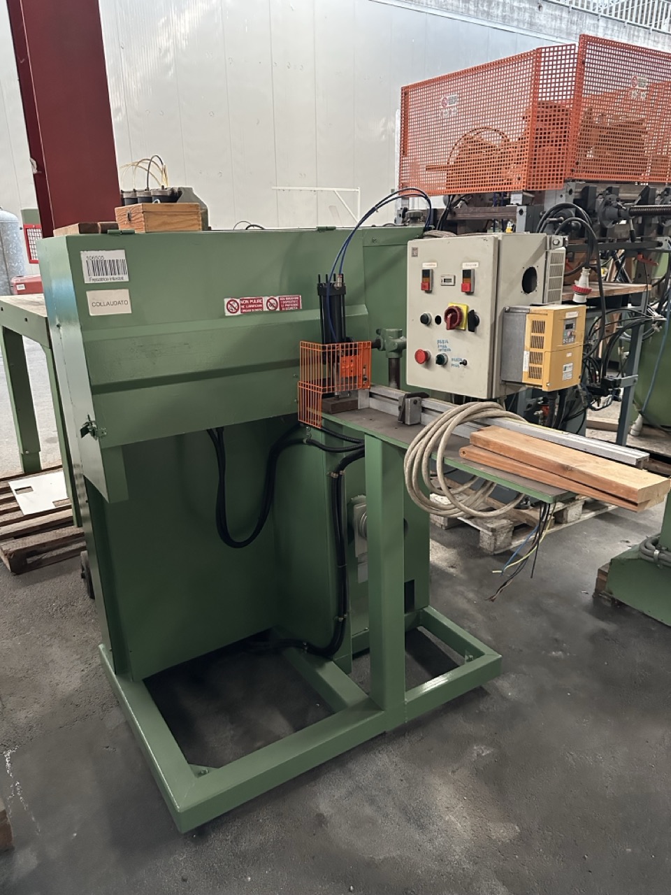 Usato Troncatrice Fresatrice Foratrice speciale per lavorare elementi in testa (vedi foto)