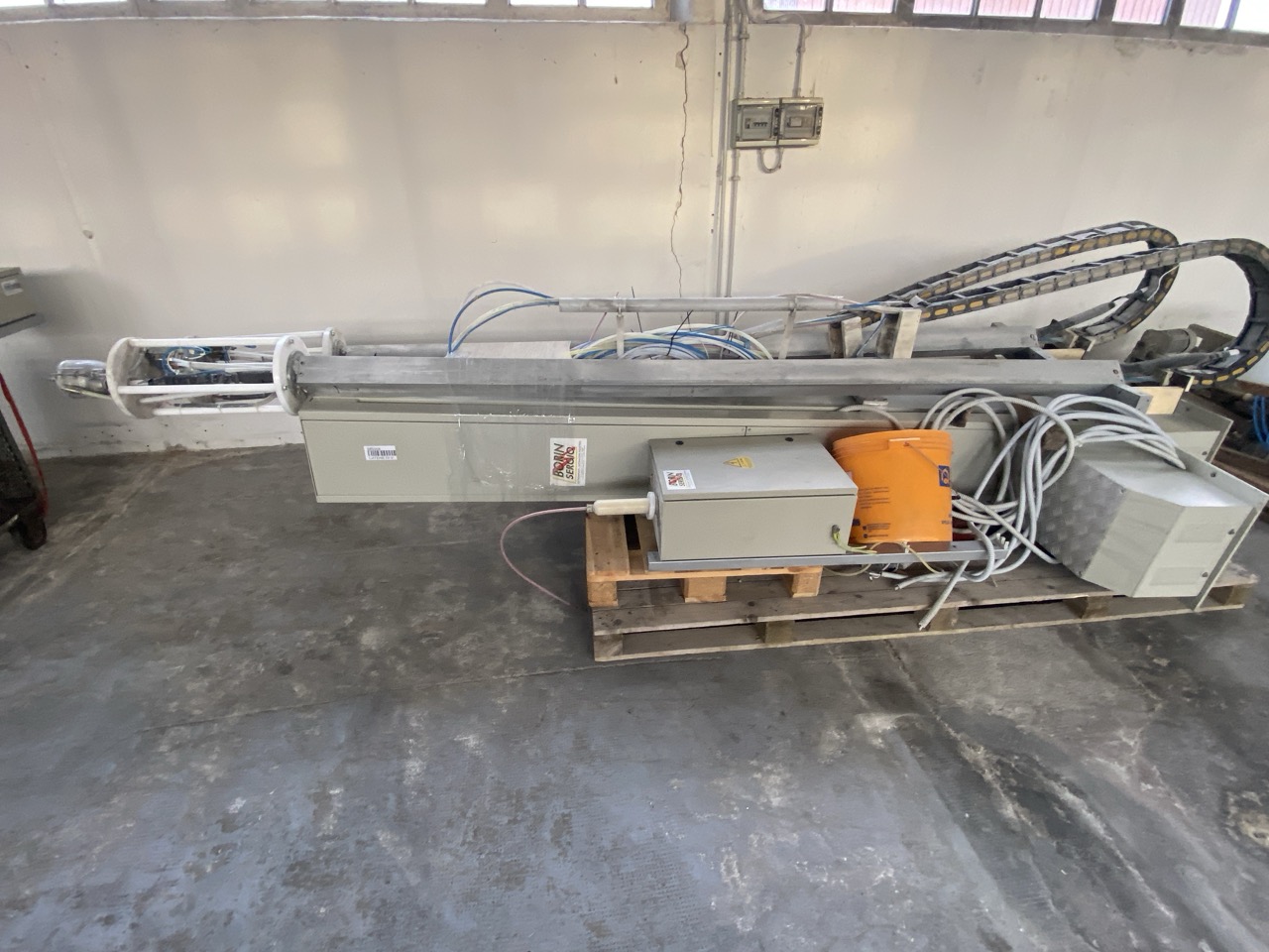 Usato 1999 CM System D8 Trasportatore aereo (catena di verniciatura) per la movimentazione di sedie o prodotti simili, tinti su ganci. Metri lineari 600