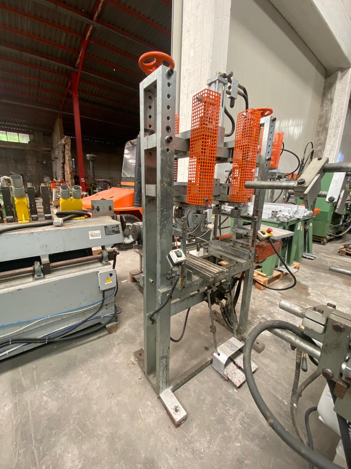 Usato Camam SI/PM Coppia di Strettoi premontaggio per sedie