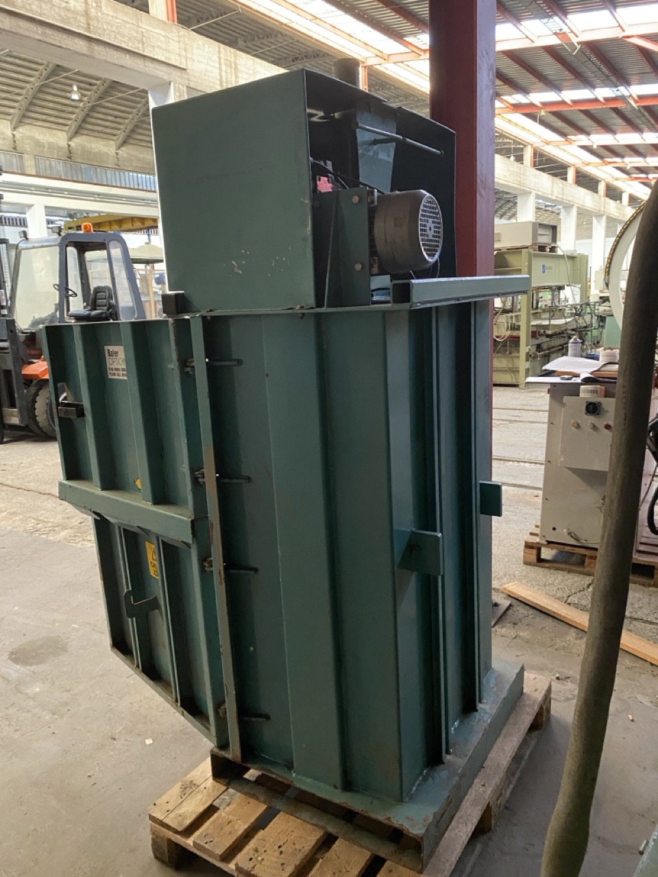 Usato Baler Options modello Baler-01 Pressa per cartoni e simili, marchiata CE
