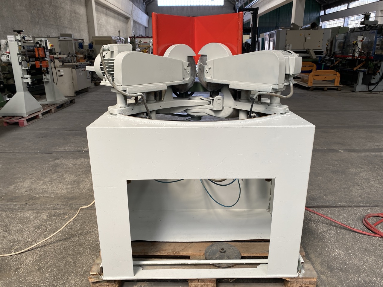 Usato Troncatrice verticale doppia inclinabile