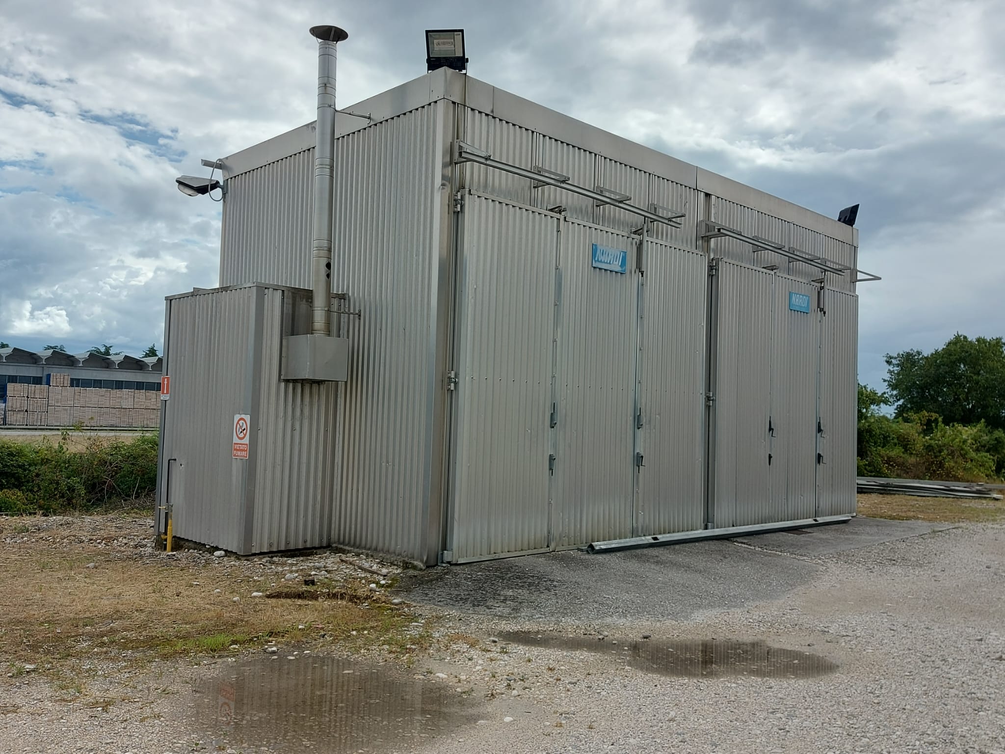 Usato Nardi Nr. 2 Forni di essiccazione da 65 mc (volume interno) cadauno. Alimentazione a Gas Metano.