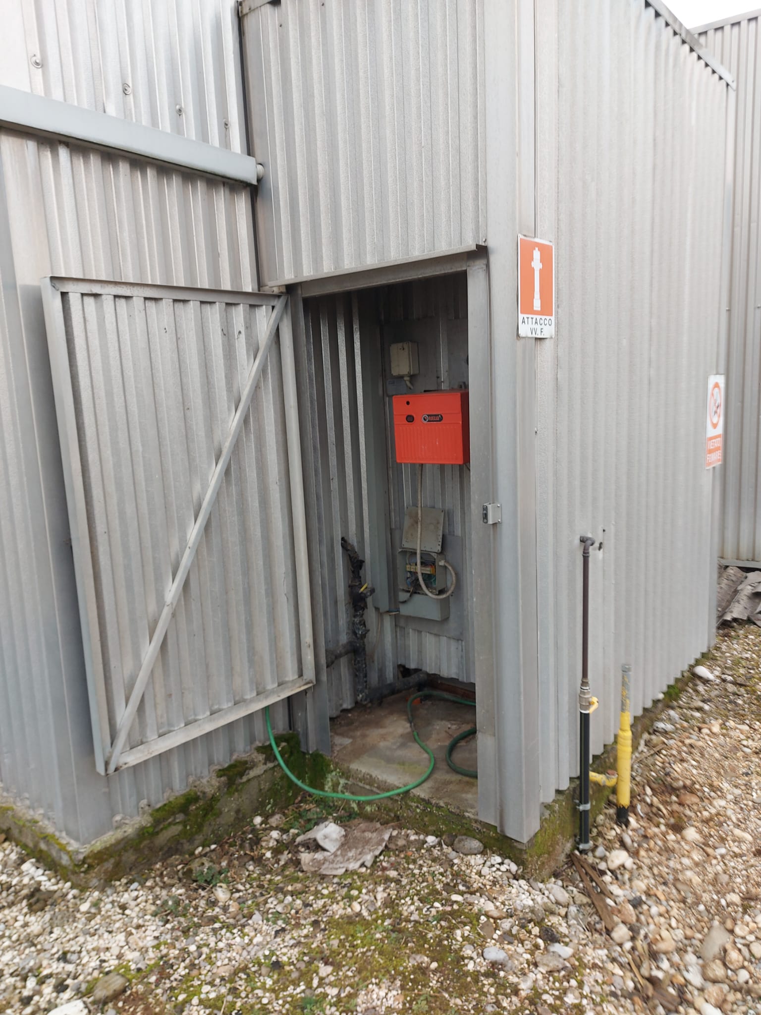 Usato Nardi Nr. 2 Forni di essiccazione da 65 mc (volume interno) cadauno. Alimentazione a Gas Metano.