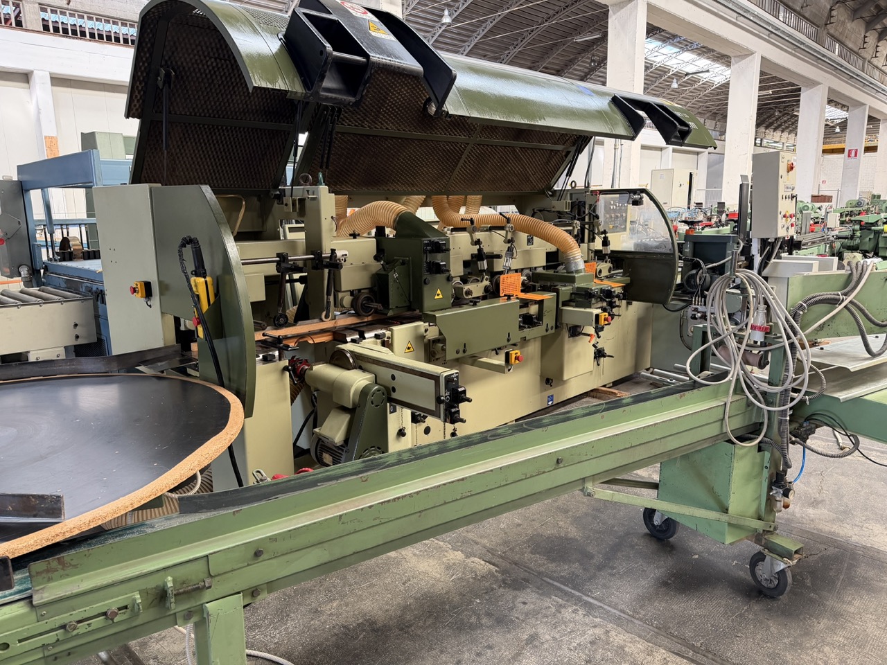 Usato 1995 SCM Superset 23 Plus Scorniciatrice marchiata CE, a 6 alberi + 1 universale, banco da mm. 230 con piano rigato.