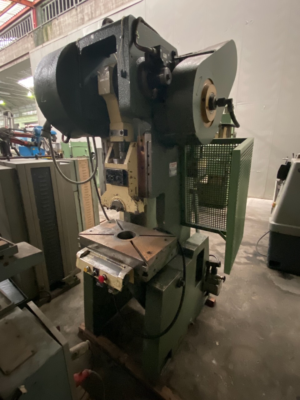 Usato Pressa eccentrica marca Invernizzi modello T/35 FZ, 35 tonnellate