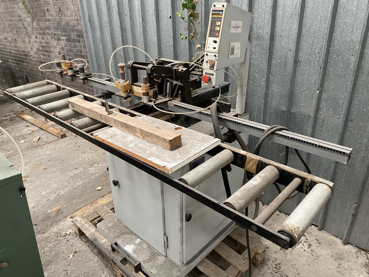 Usato Stock 2 Macchinari per cerniere di Antine per cucina