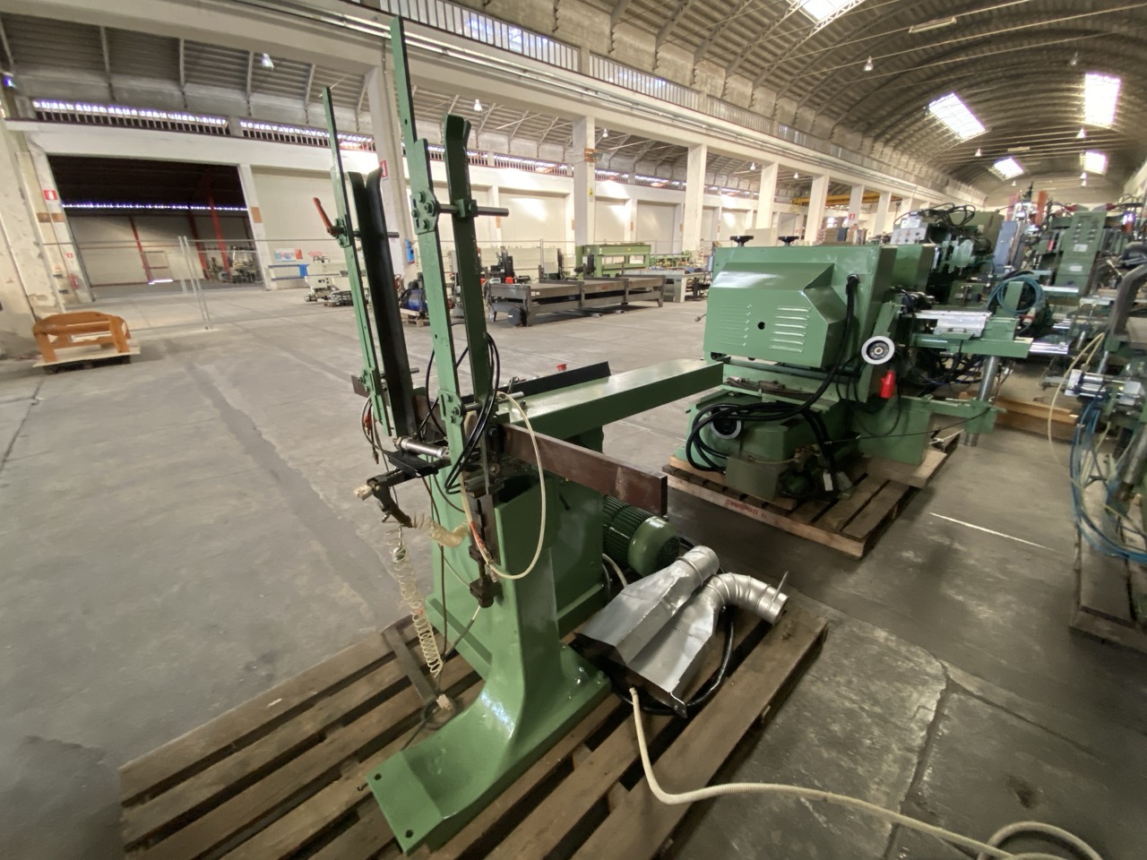 Usato Balestrini Tenonatrice Stondante doppia, automatica con caricatore, completa di gruppo a forare