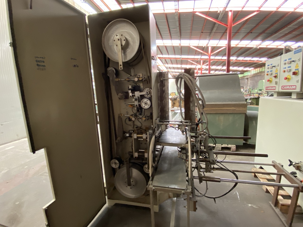 Usato Levigatrice verticale con caricatore, automatica