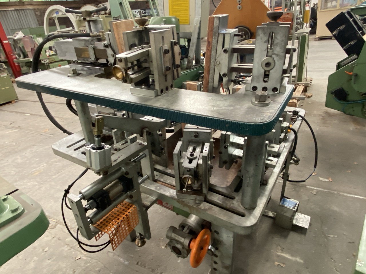 Usato Camam SI / F / 5C, Strettoio a fossa per sedie e poltrone in legno