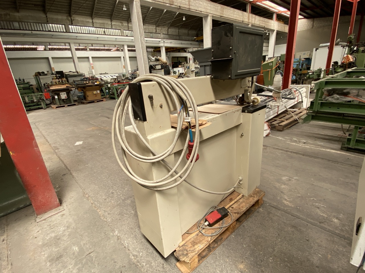 Usato 2002 Kuper FW/J-920 Giuntatrice per tranciati, impiallacciature, rimessi