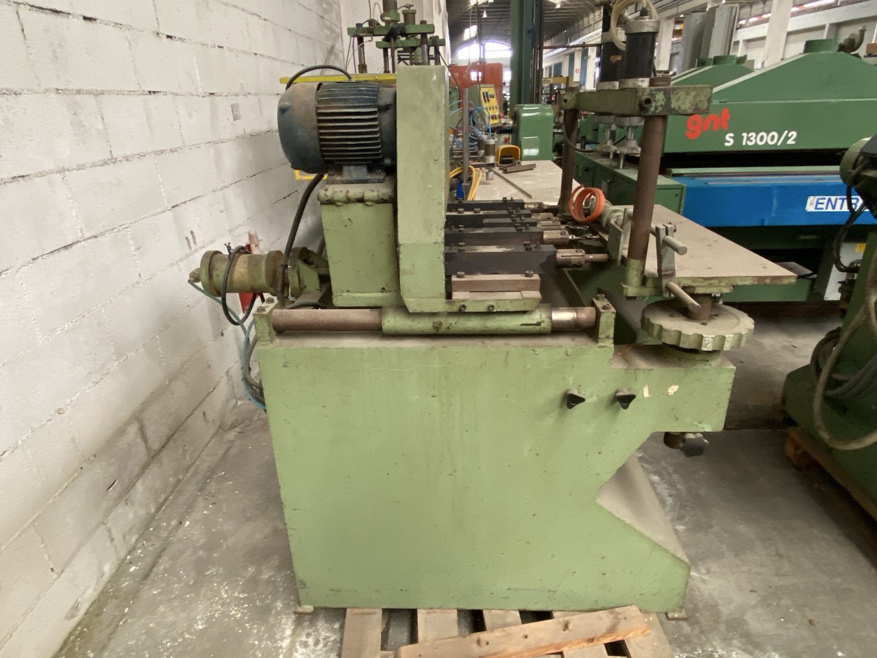 Usato Foratrice orizzontale a 5 mandrini (motore da riparare)