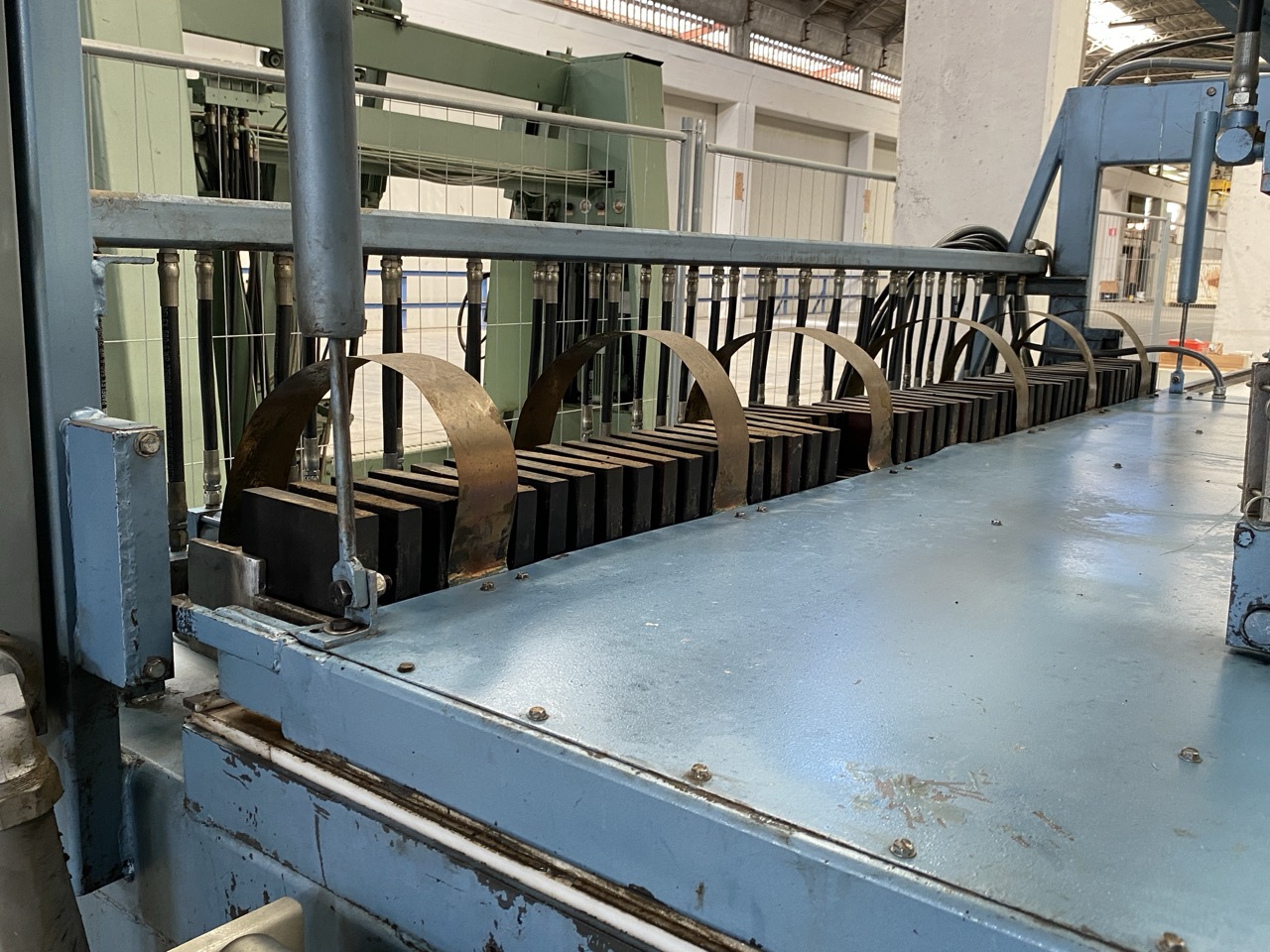 Usato L&L Machinery Inc GLU-ALL Pressa per listellare ad alta frequenza, piano mm. 2700x1300