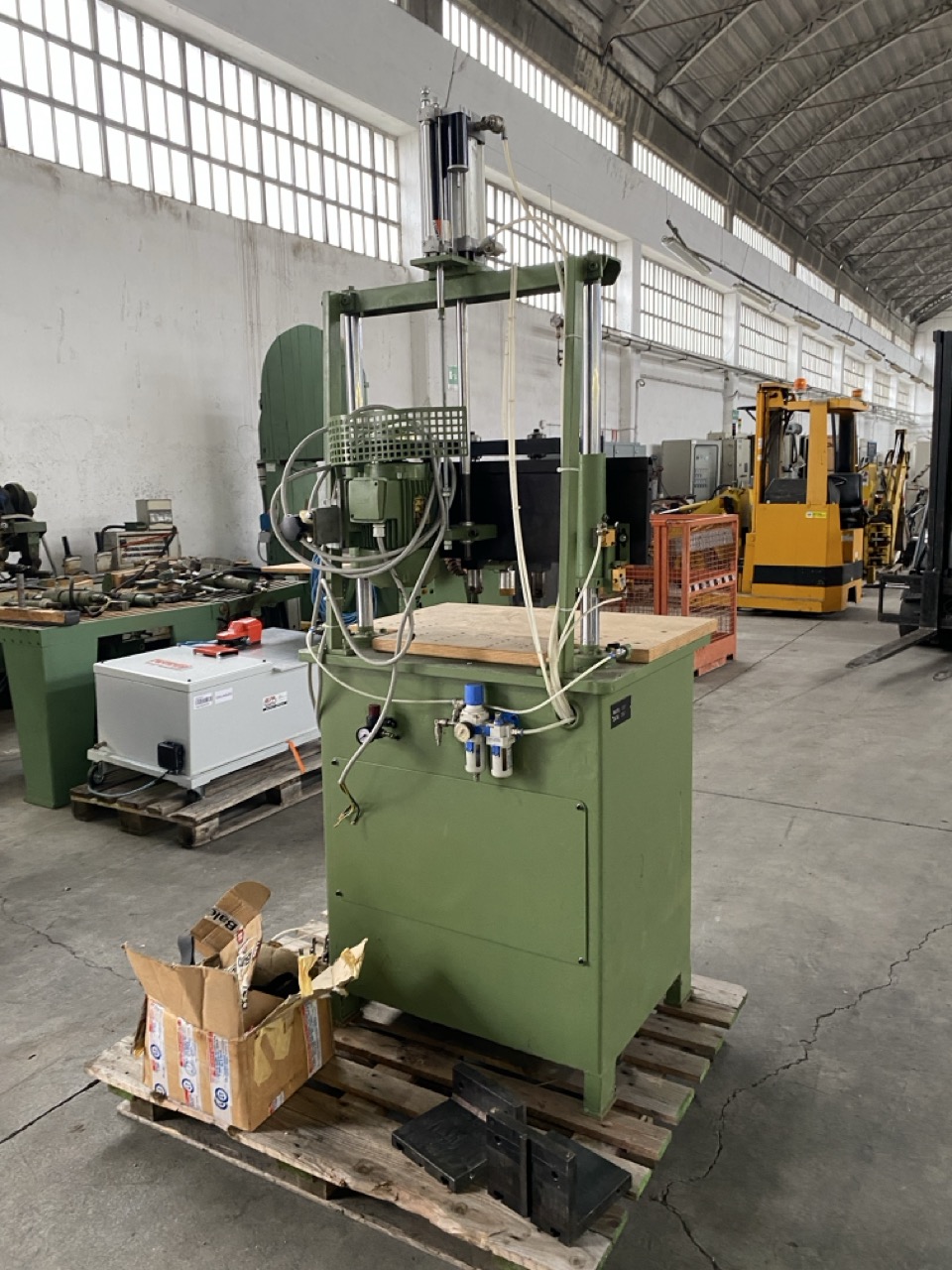 Ricondizionato Foratrice verticale a 3 mandrini