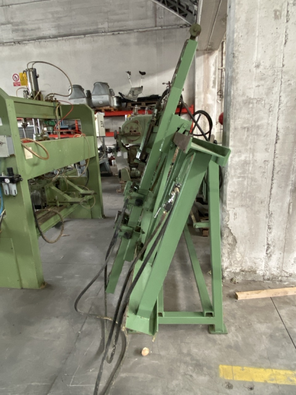 Ricondizionato Strettoio idraulico verticale per serramenti