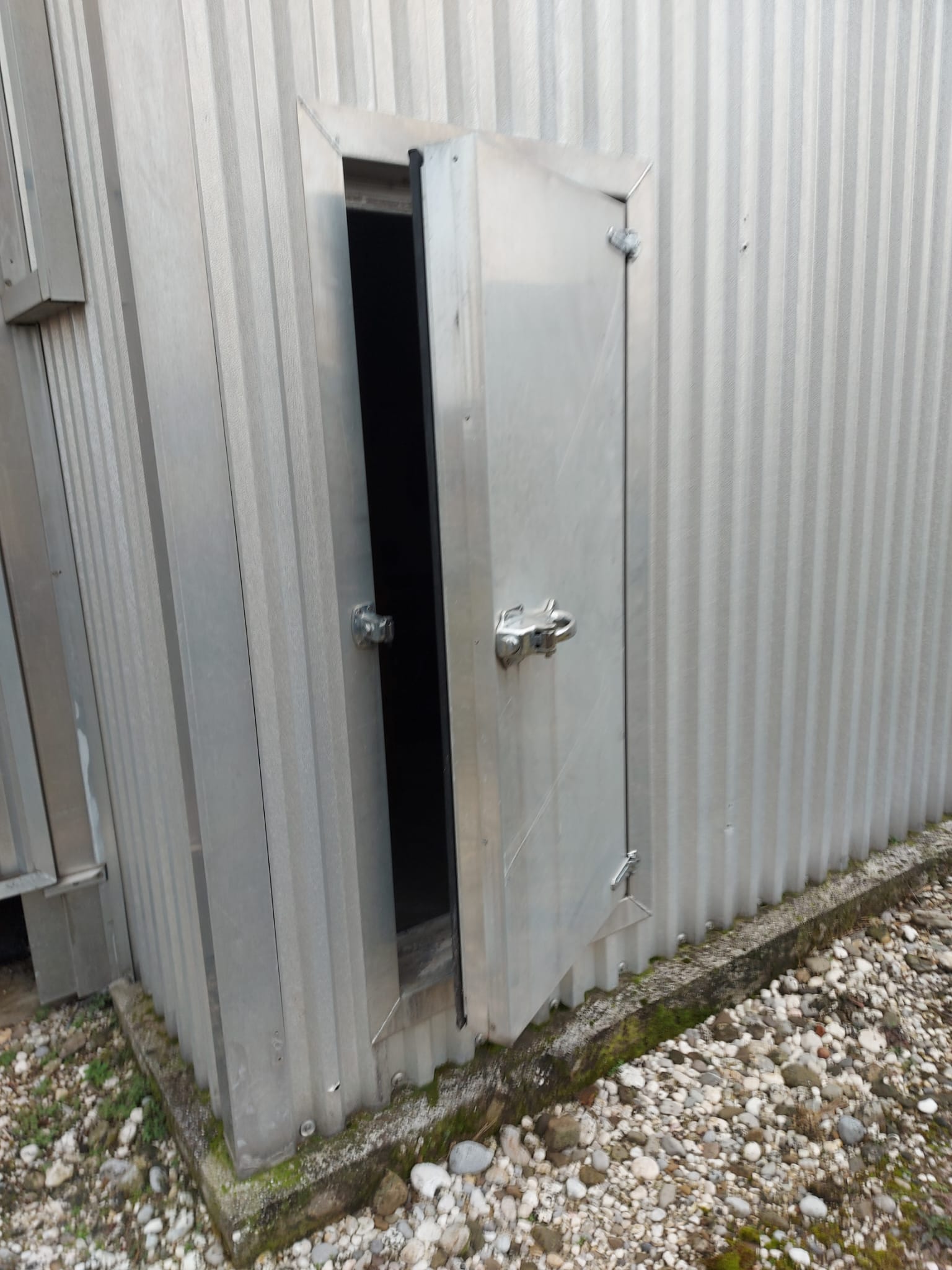 Usato Nardi Nr. 2 Forni di essiccazione da 65 mc (volume interno) cadauno. Alimentazione a Gas Metano.