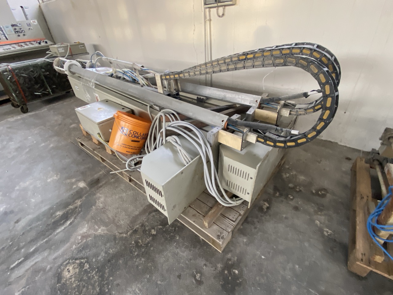 Usato 1999 CM System D8 Trasportatore aereo (catena di verniciatura) per la movimentazione di sedie o prodotti simili, tinti su ganci. Metri lineari 600