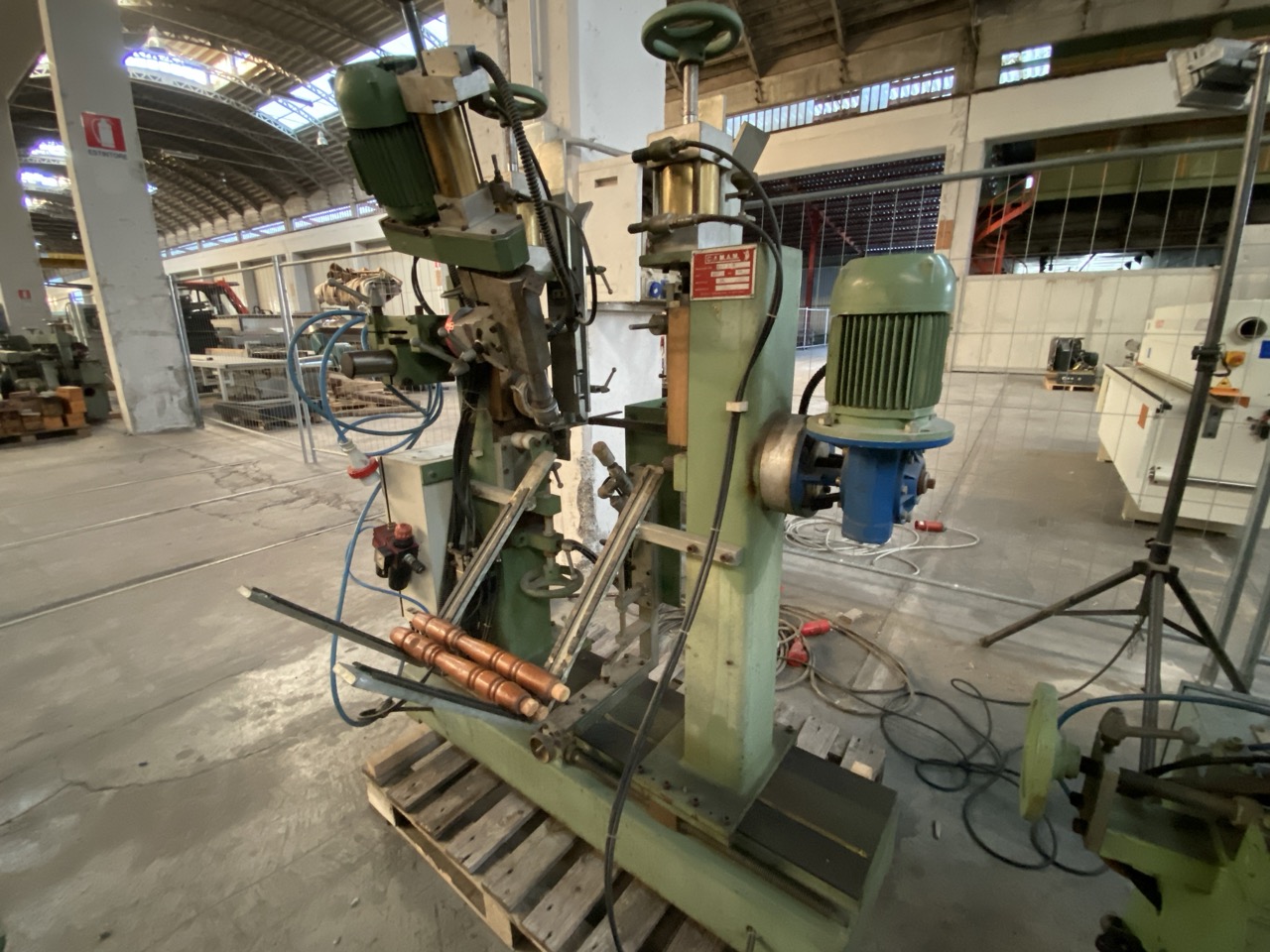 Usato Camam ZDD1F Zigrinatrice per pezzi tondi con gruppo a forare