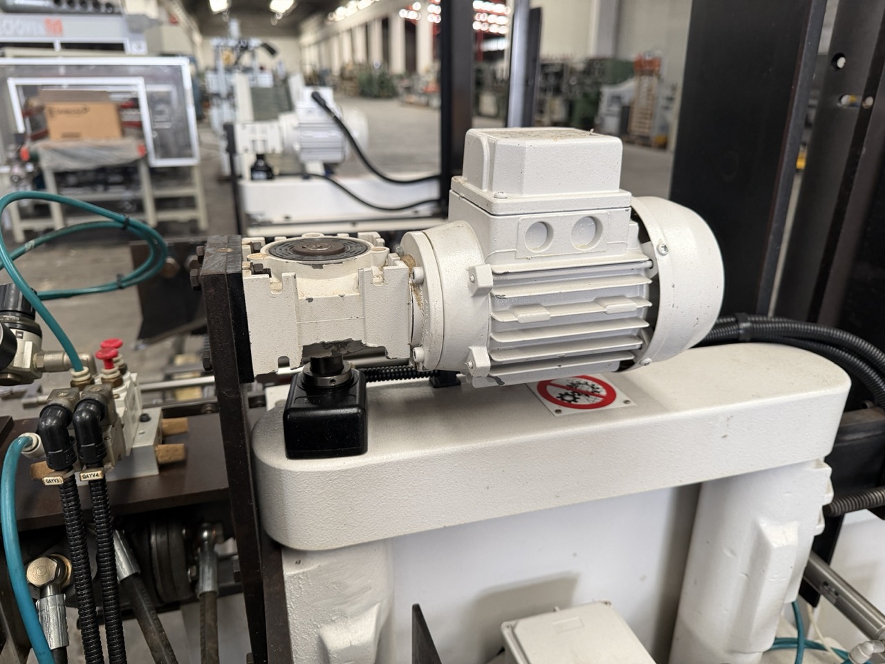 Usato 2002 Friulmac DUALFEED Troncatore - Caricatore per Scorniciatrice idraulico, automatico, con regolazione misure elettronica.