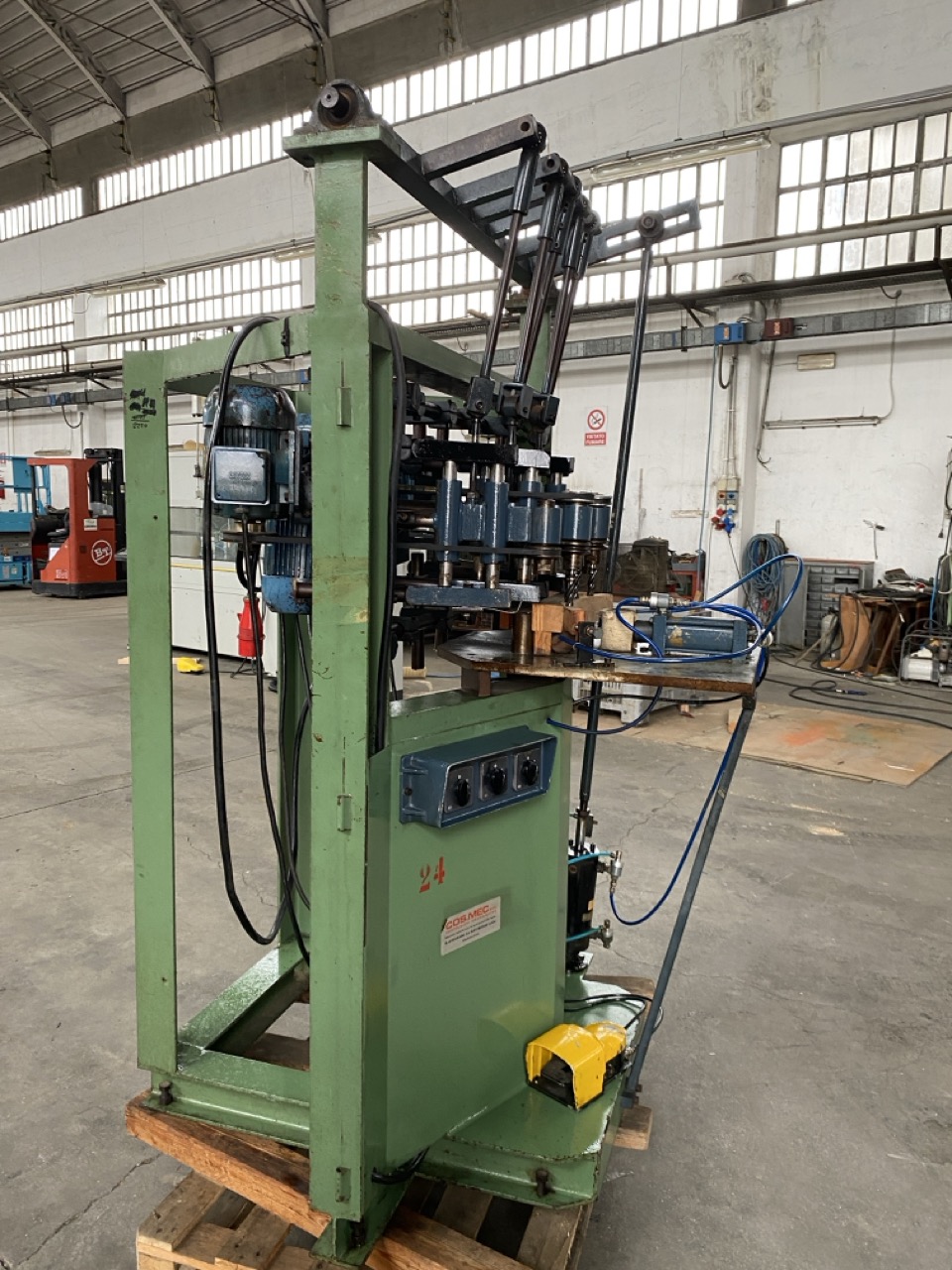 Usato Foratrice verticale a 4 mandrini per pezzi curvi tipo Spalliere di Sedia o simili