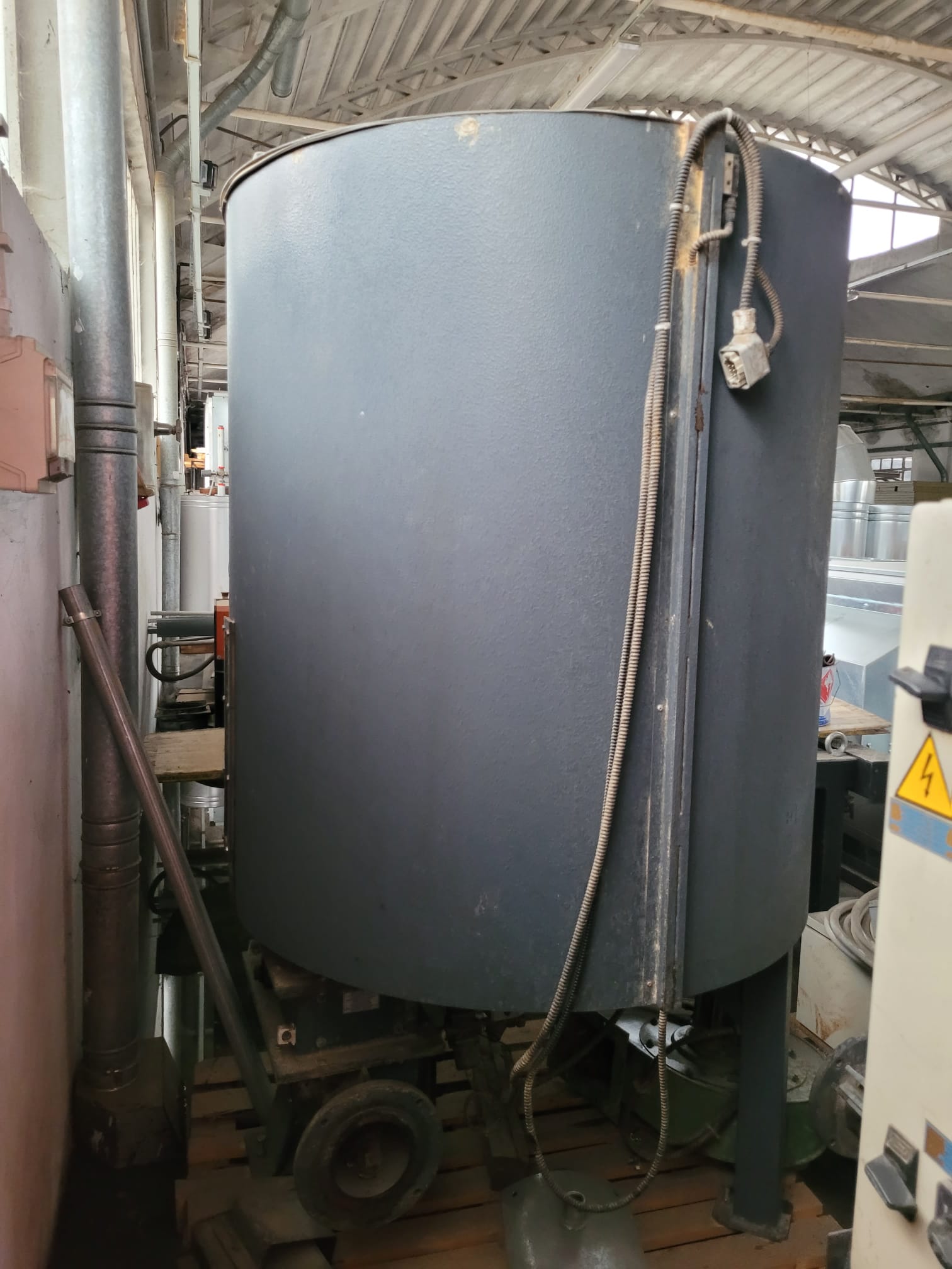 Usato 1996 Uniconfort CMT/F 45 Generatore di acqua calda alimentato a trucioli / legna