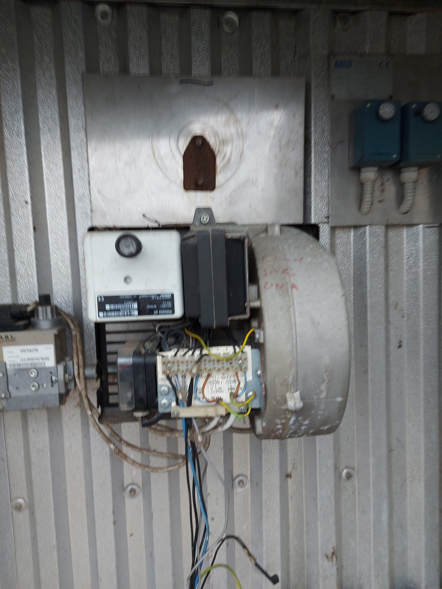 Usato Nardi Nr. 2 Forni di essiccazione da 65 mc (volume interno) cadauno. Alimentazione a Gas Metano.