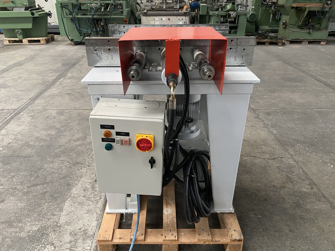 Usato Strettoio idraulico orizzontale, spazio di lavoro cm. 80x43