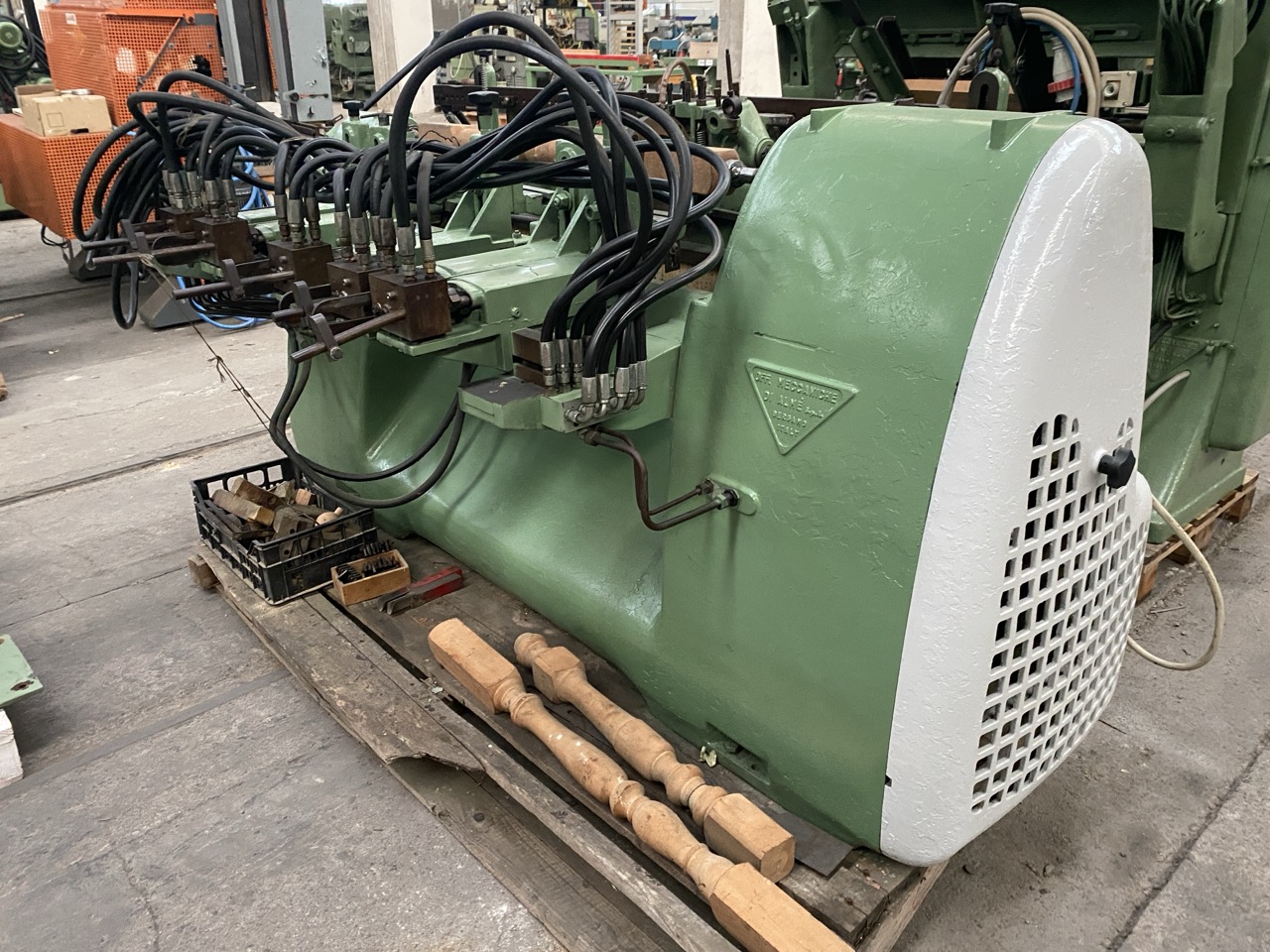 Ricondizionato Tornio per legno semi automatico marca Oma