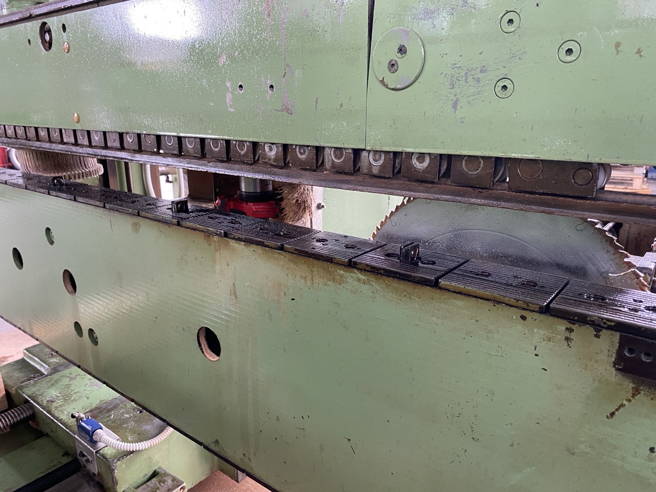 Usato Wigo Squadratrice doppia con 3 gruppi per lato (sega+fresa+fresa), completa di Inverters.