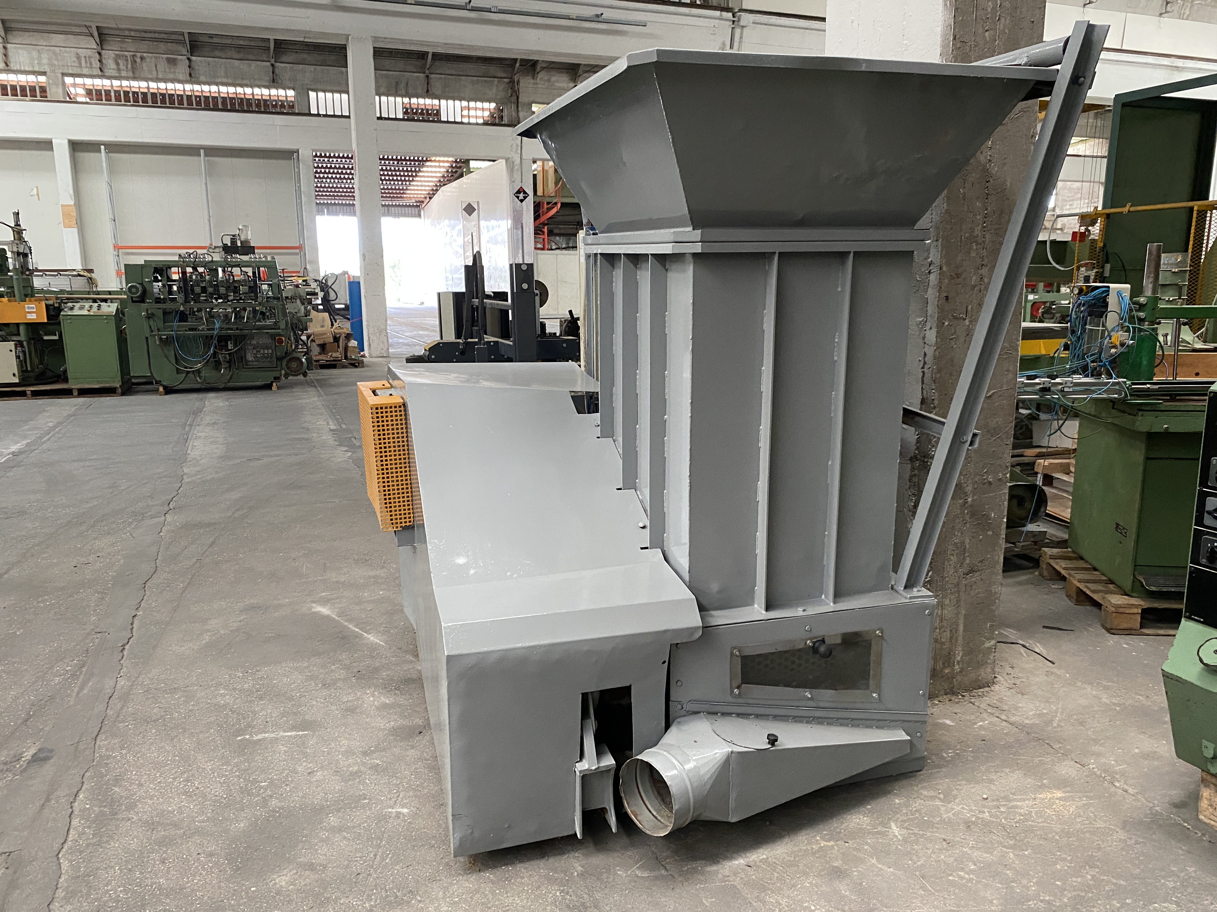 Usato Macinatore per legno, motore 22.5 HP