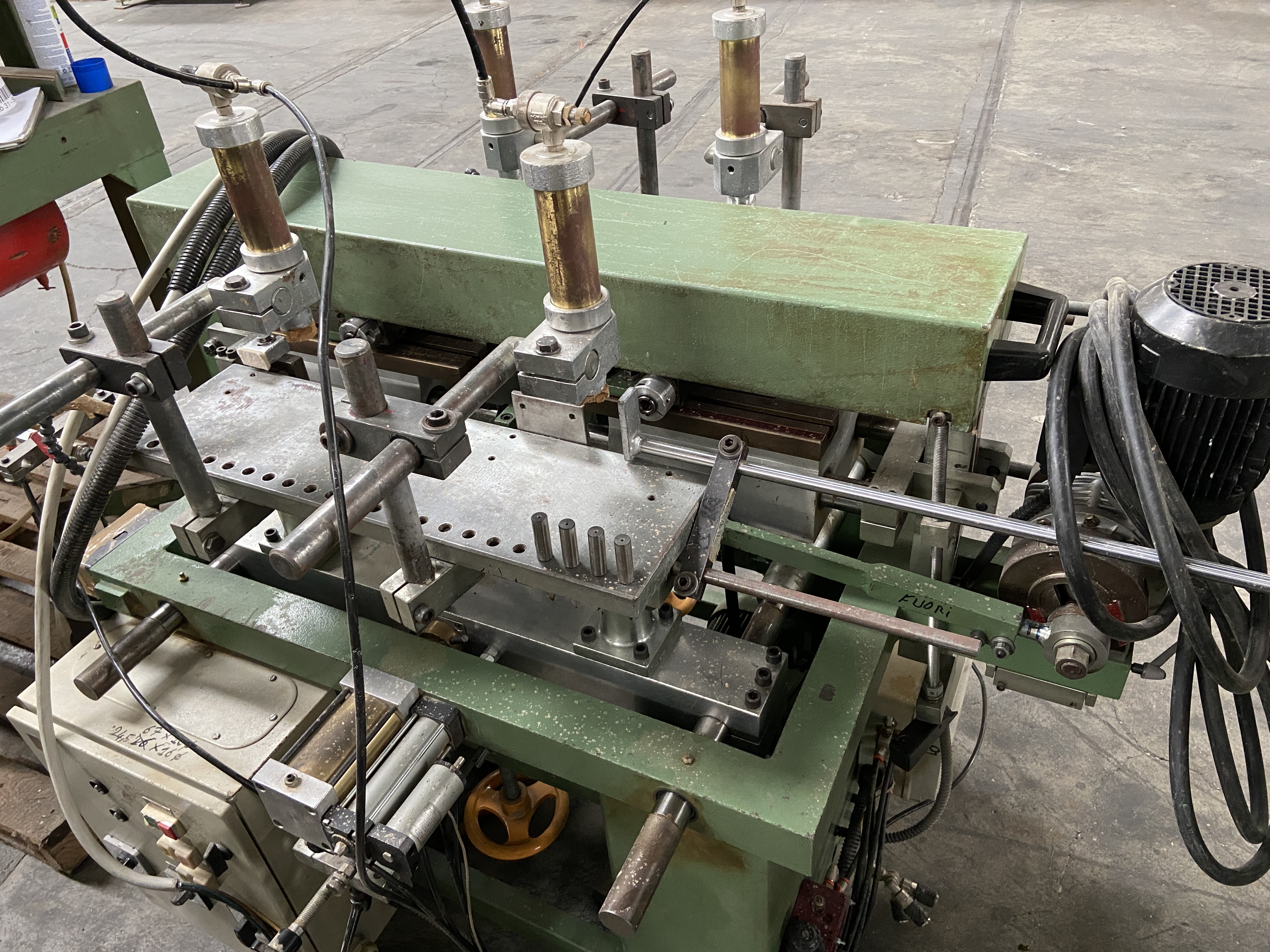 Usato Camam MO/4A Mortasatrice orizzontale a 3 mandrini, con 2 diverse oscillazioni e 2 banchi.